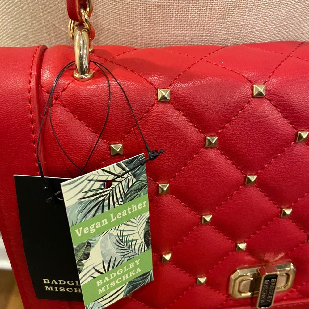 Badgley Mischka Red Crossbody Square Studs Pearls - Picture 3 of 5